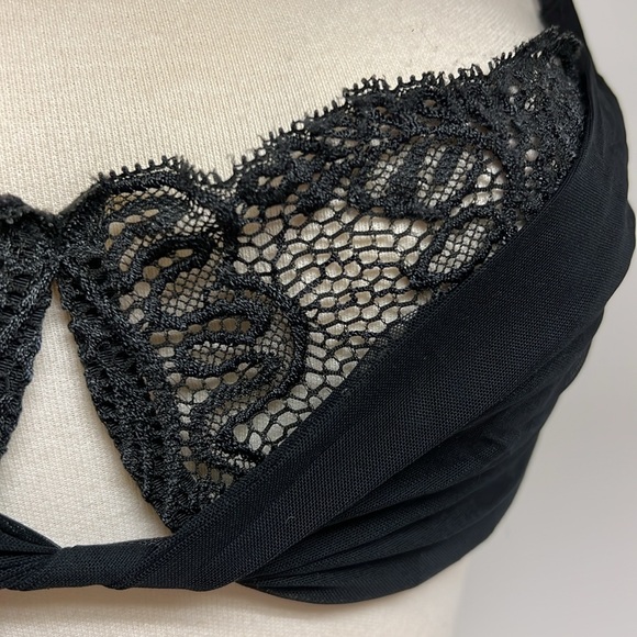 Victoria’s Secret very sexy bra - Picture 3 of 12